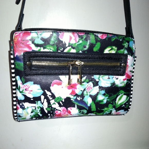 Aldo crossbody and matching card case - Picture 1 of 7